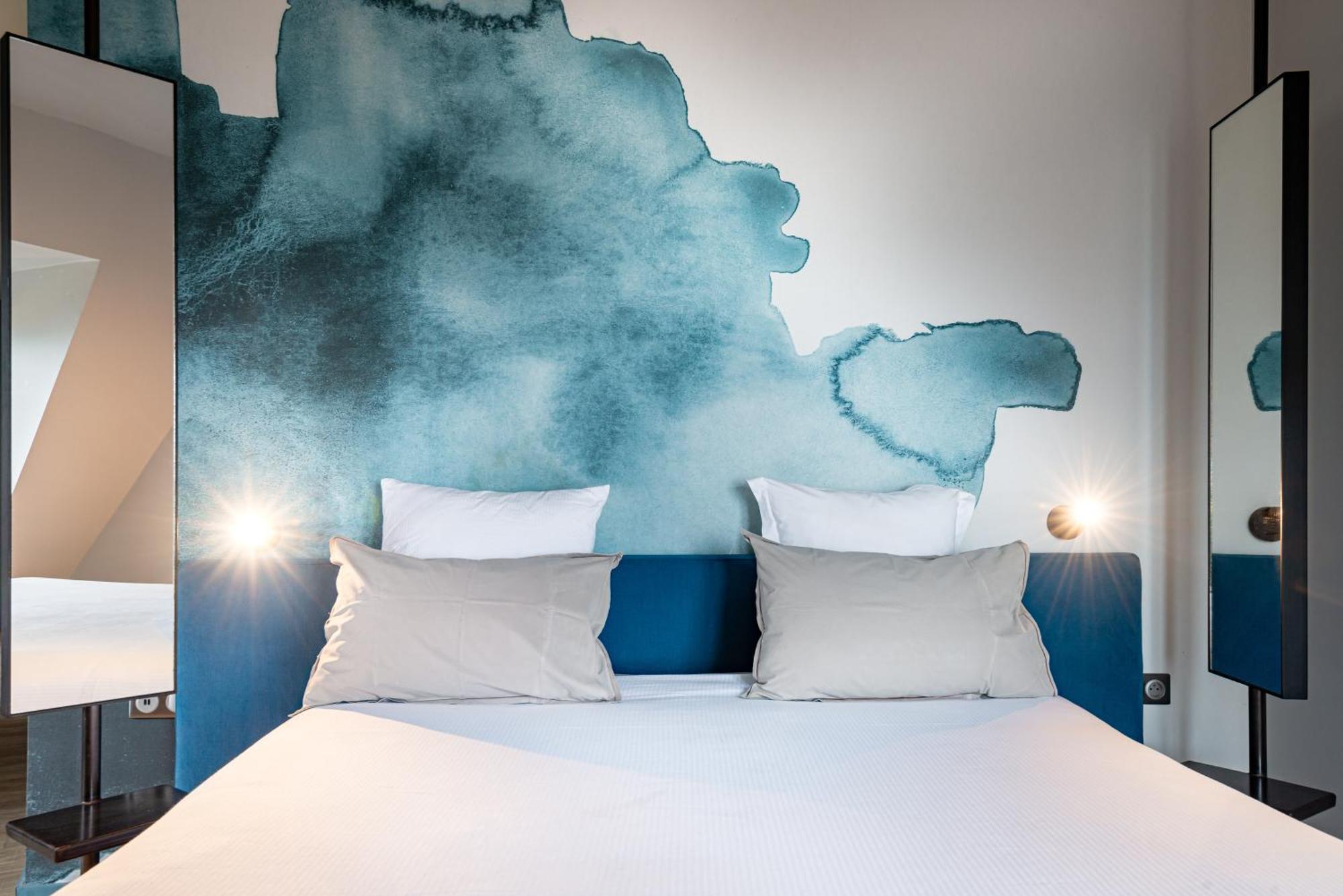 De La Cite Hotel