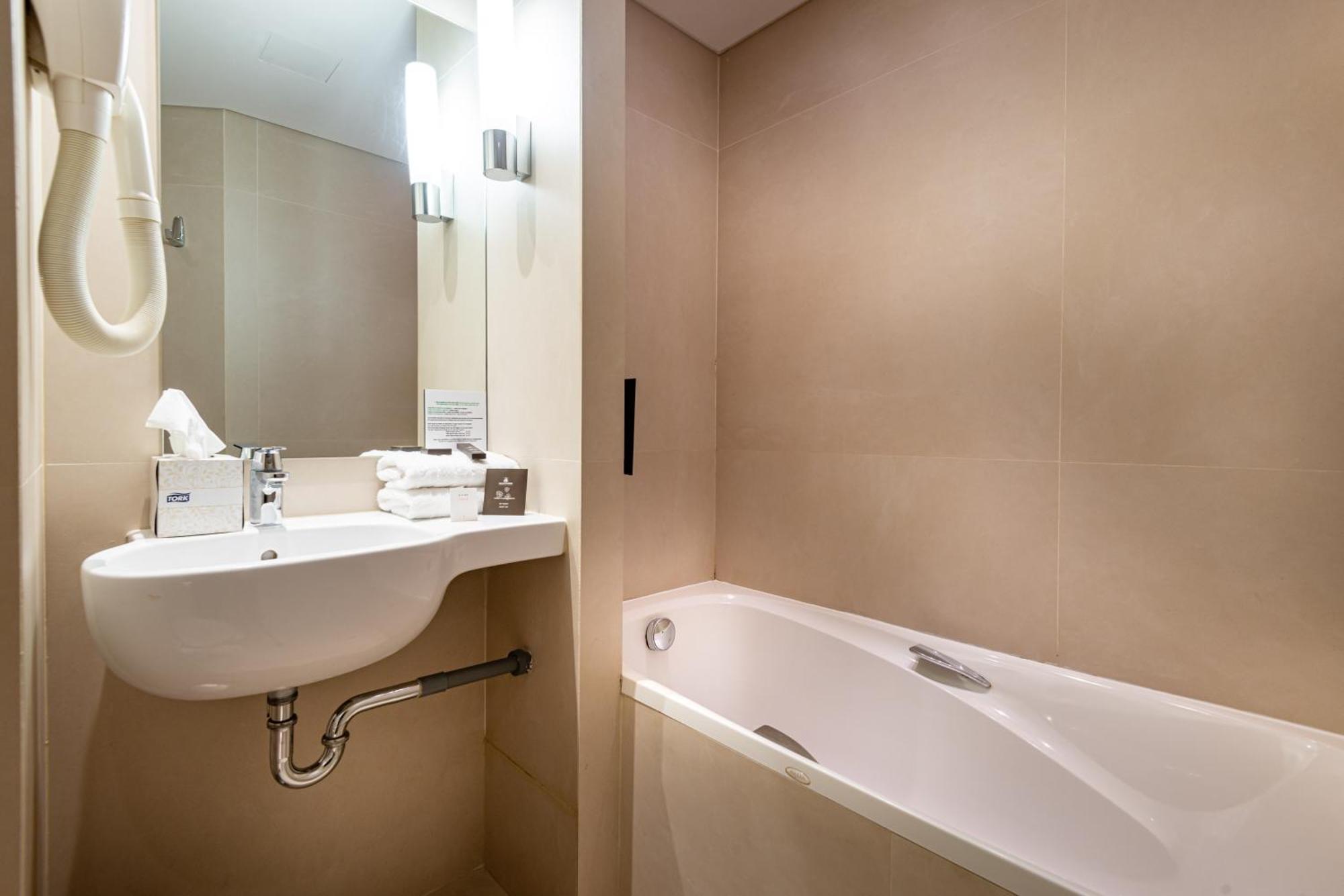 Hotel De La Cite 3*